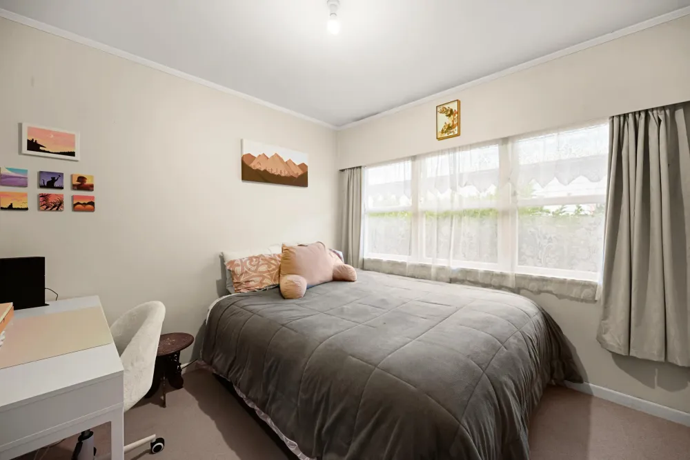 Photos of 121 Comries Road