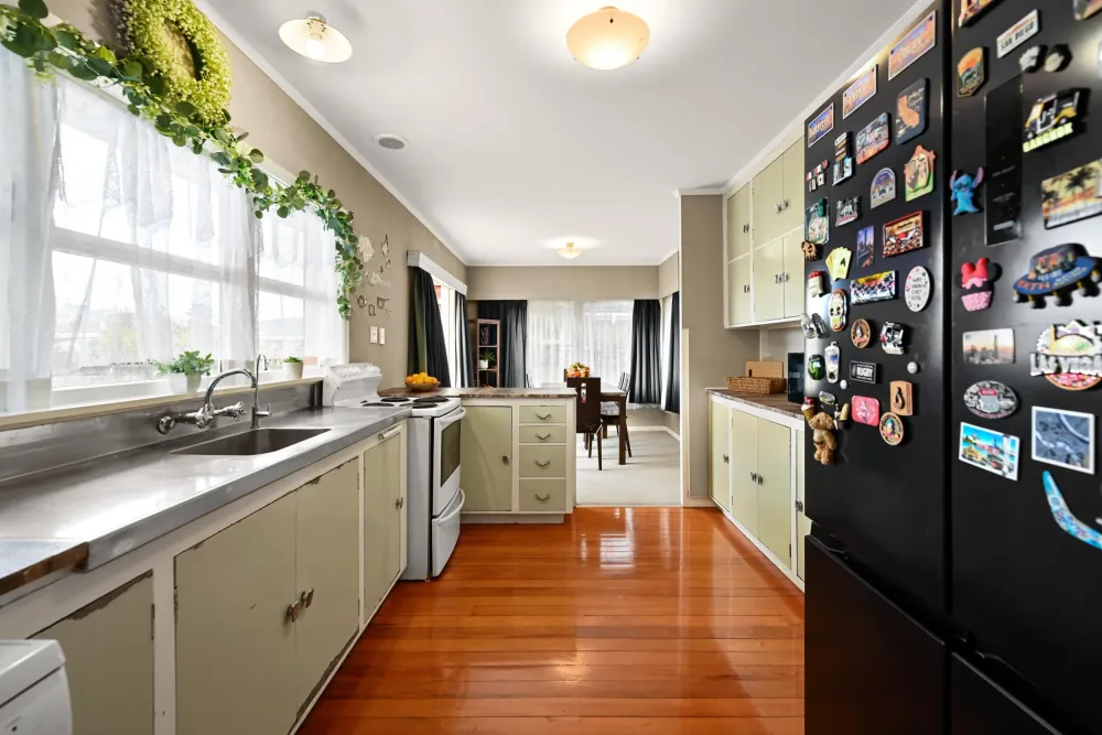 Photos of 121 Comries Road