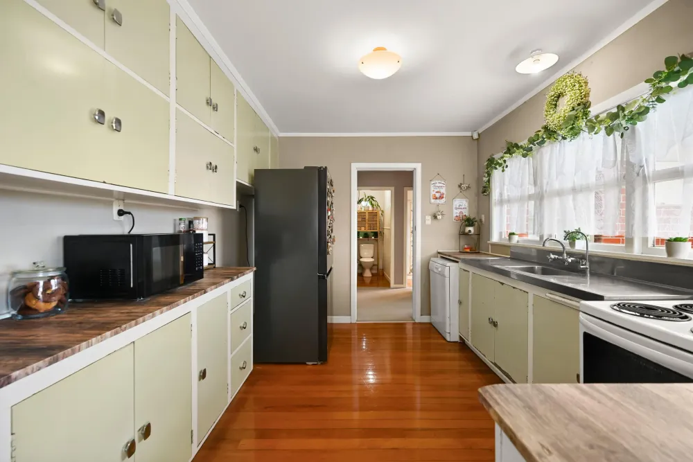 Photos of 121 Comries Road