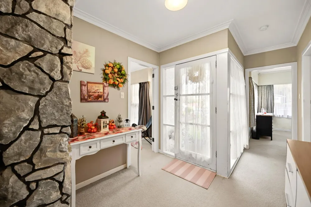 Photos of 121 Comries Road