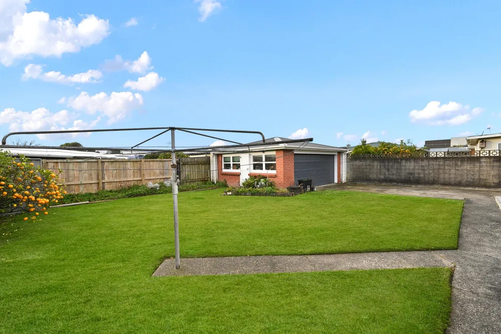Photos of 121 Comries Road