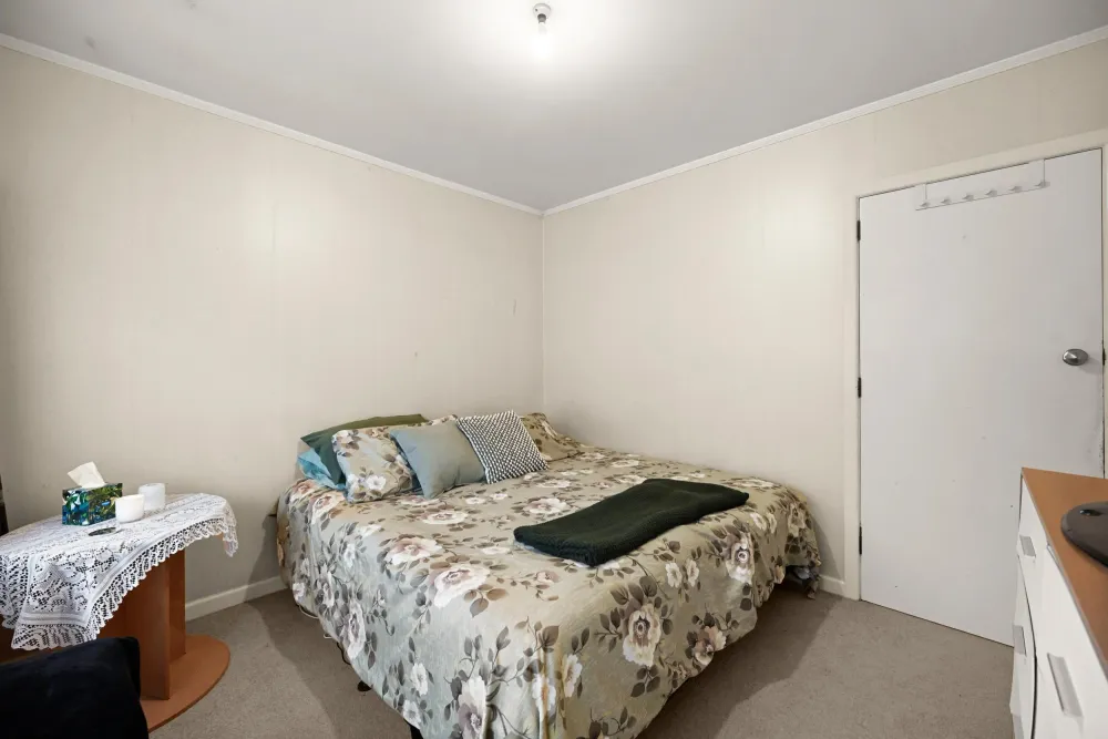Photos of 121 Comries Road