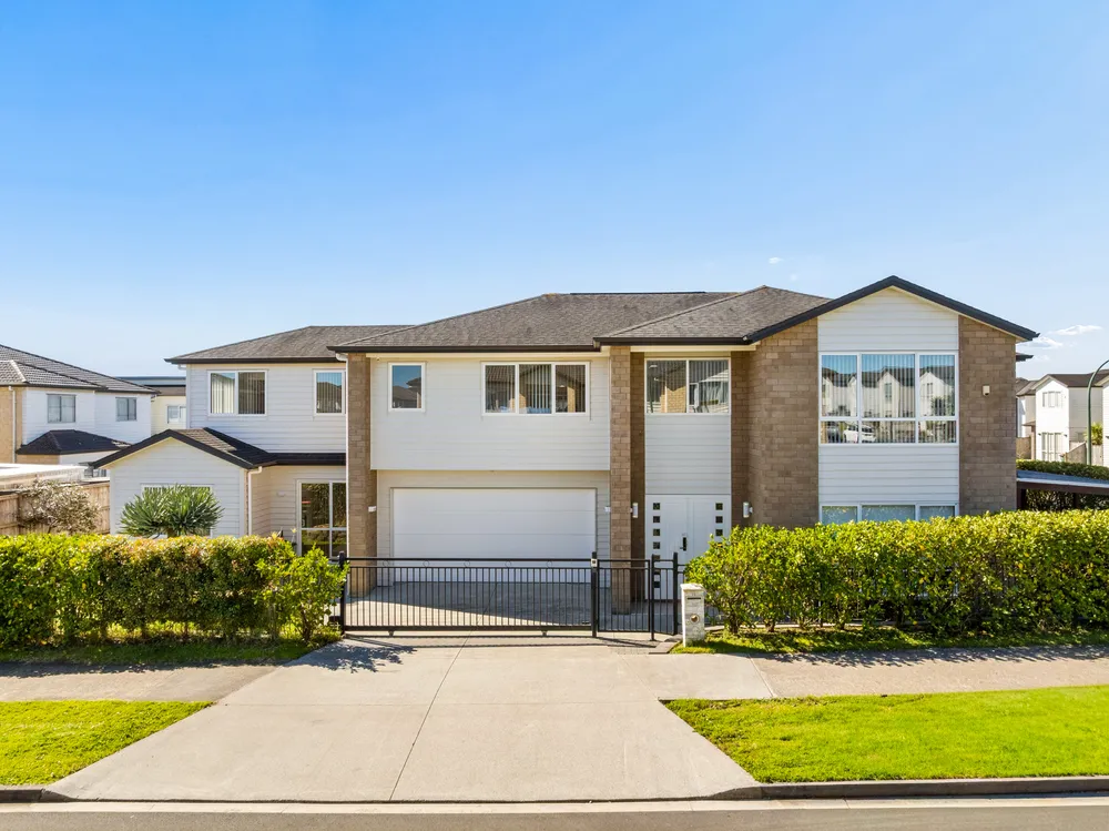 Photos of 11 Calcite Avenue
