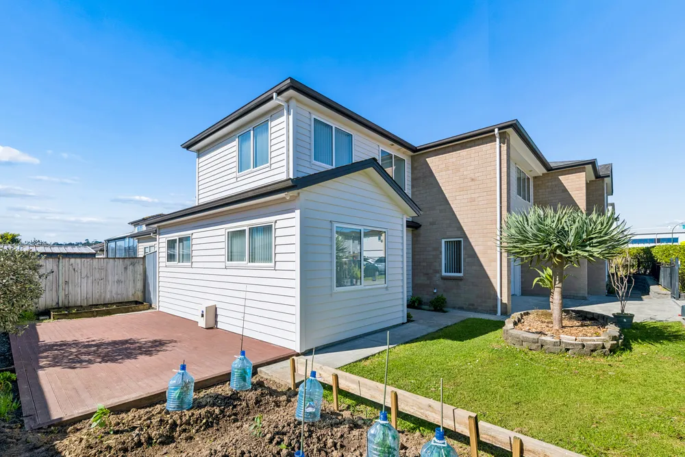 Photos of 11 Calcite Avenue