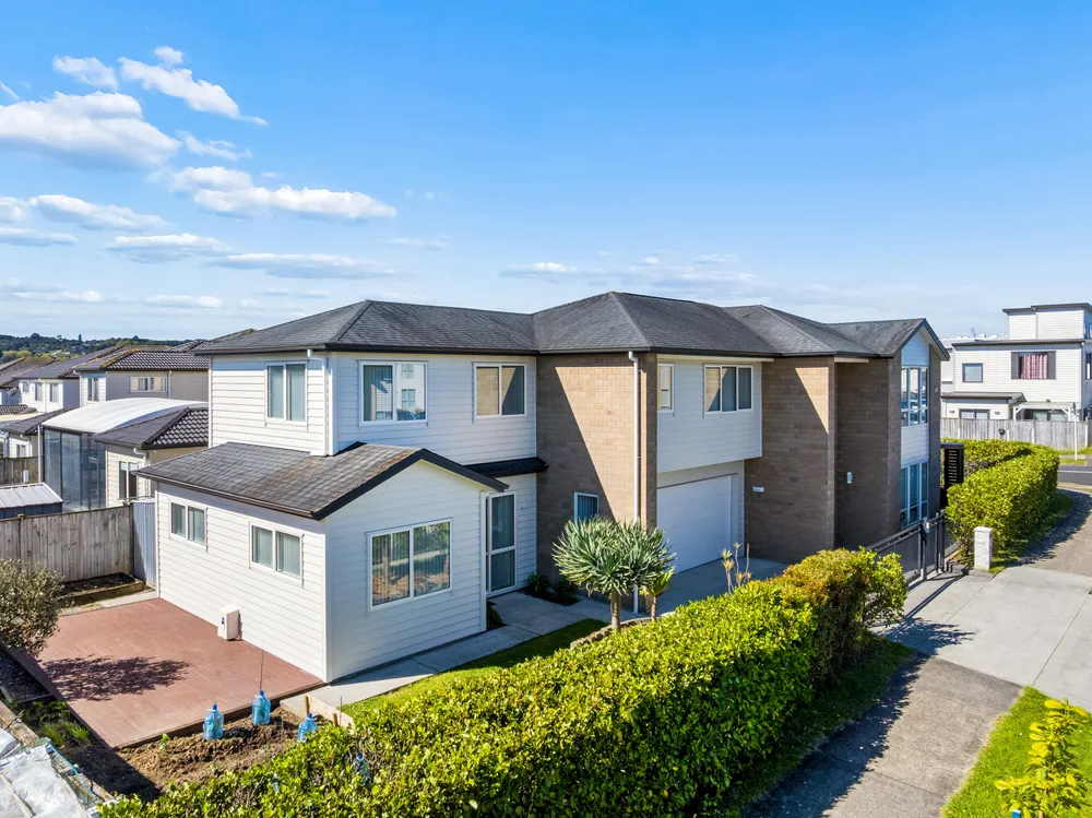 Photos of 11 Calcite Avenue