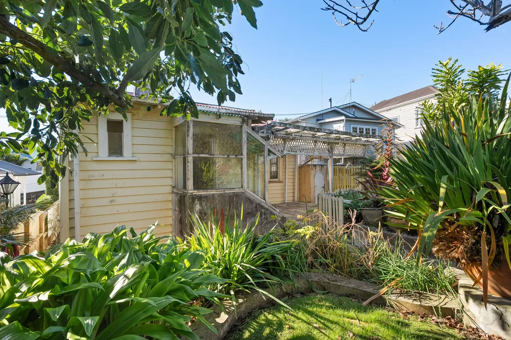 Photos of 16 Beaconsfield Street