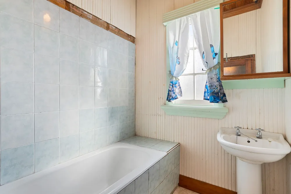 Photos of 16 Beaconsfield Street
