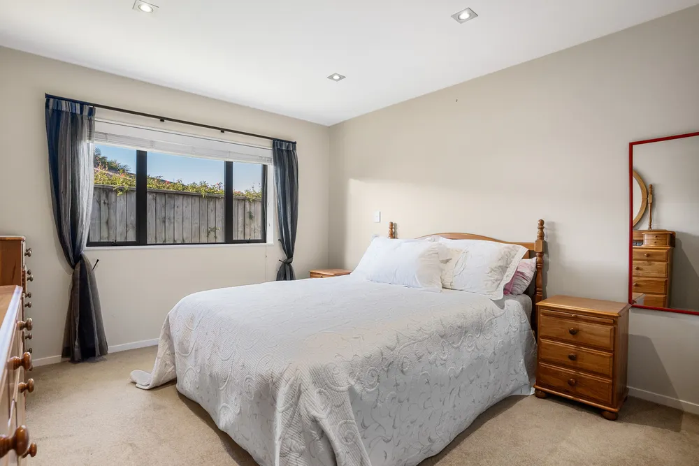Photos of 38 Royalle Mews