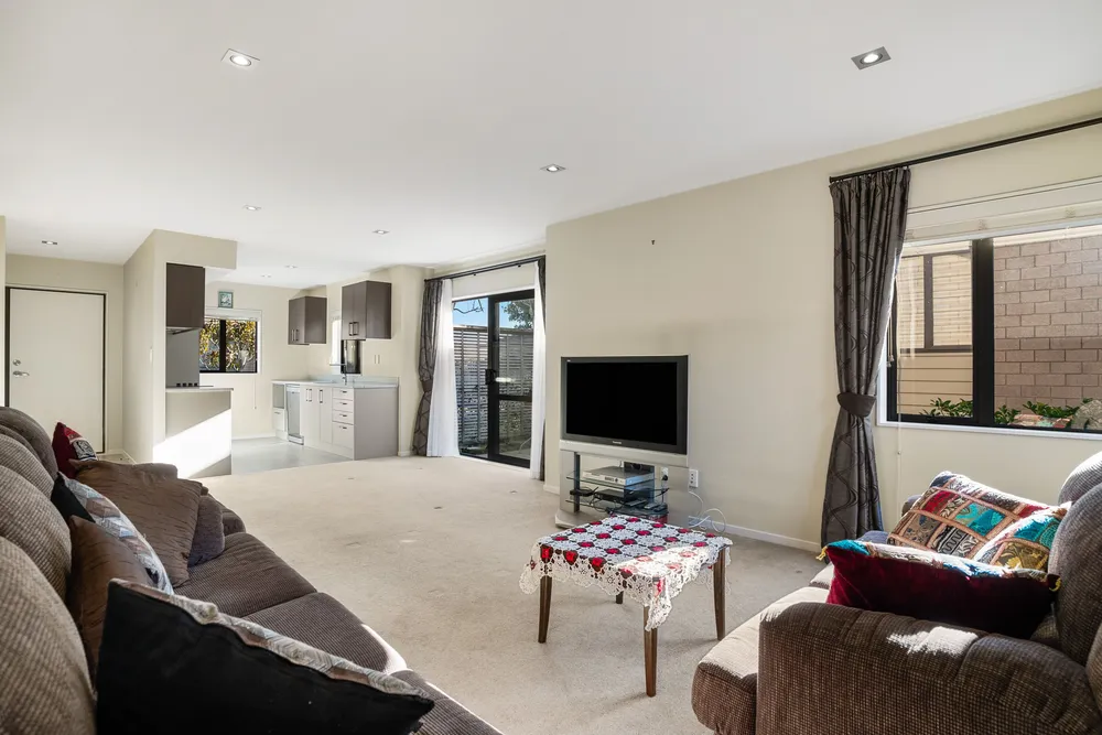 Photos of 38 Royalle Mews