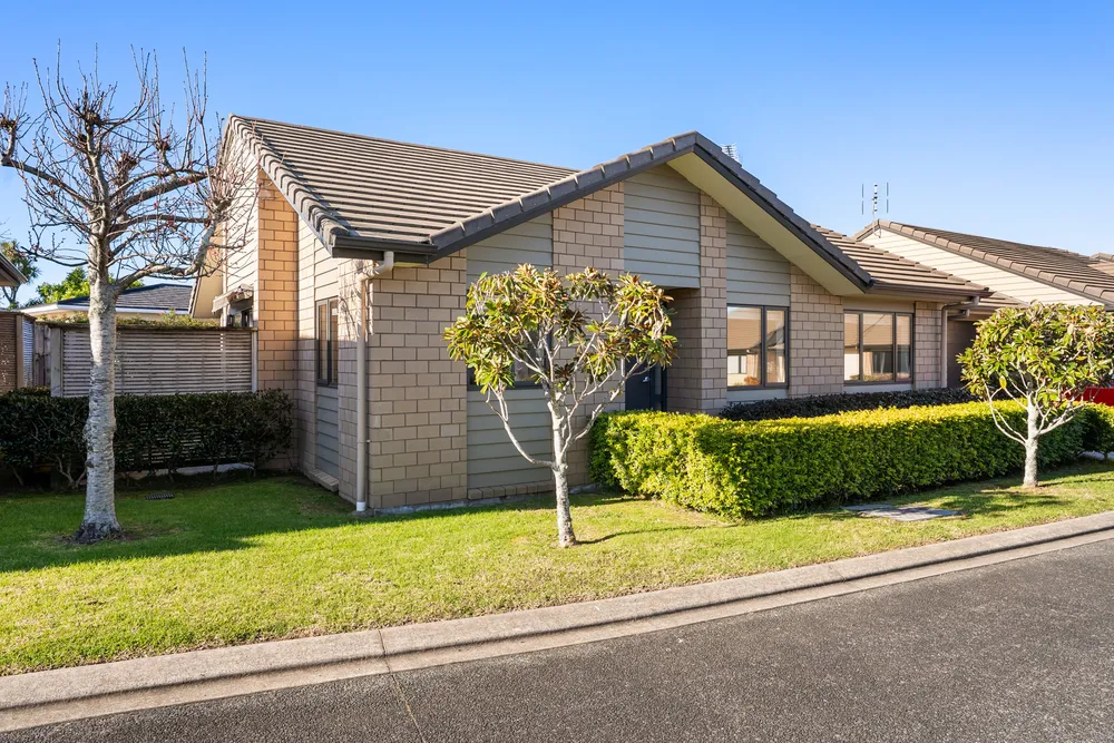 Photos of 38 Royalle Mews
