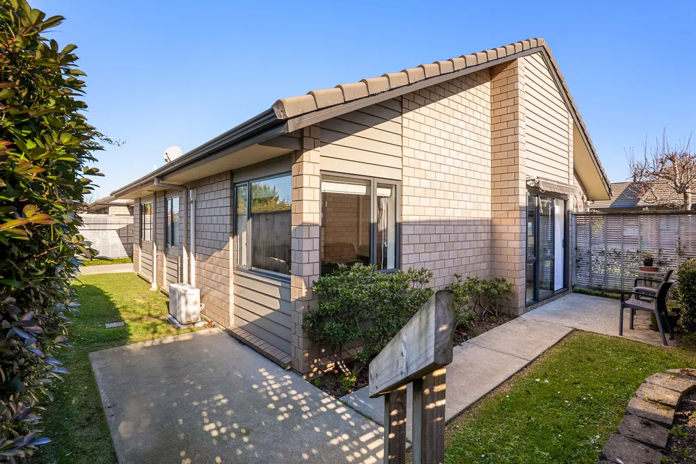Photos of 38 Royalle Mews