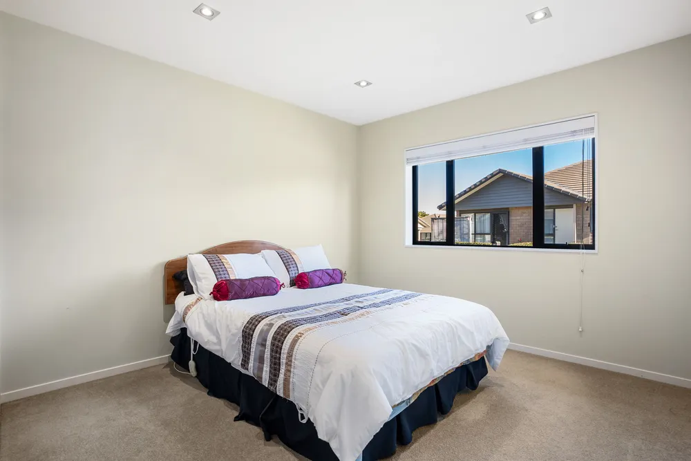 Photos of 38 Royalle Mews