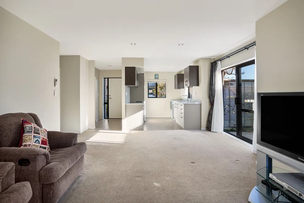 Photos of 38 Royalle Mews