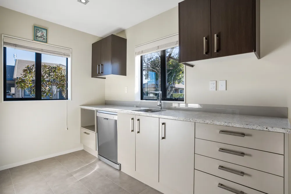 Photos of 38 Royalle Mews