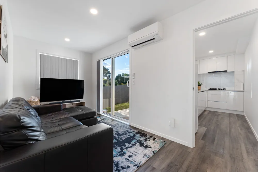 Photos of 24 Glendene Avenue