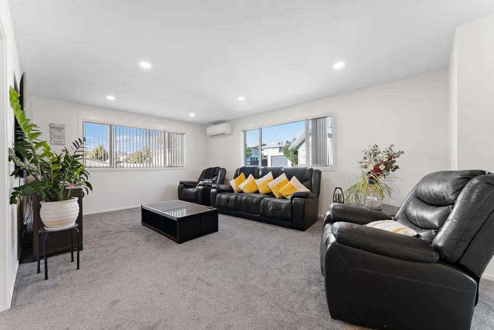 Photos of 24 Glendene Avenue