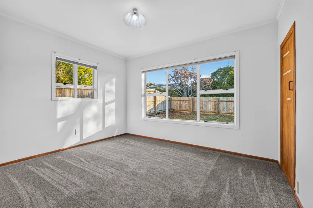Photos of 21 Laurelwood Avenue
