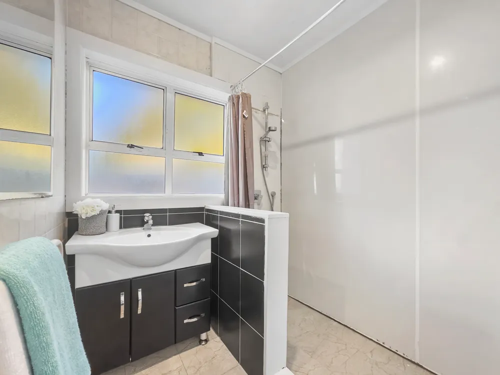 Photos of 21 Laurelwood Avenue