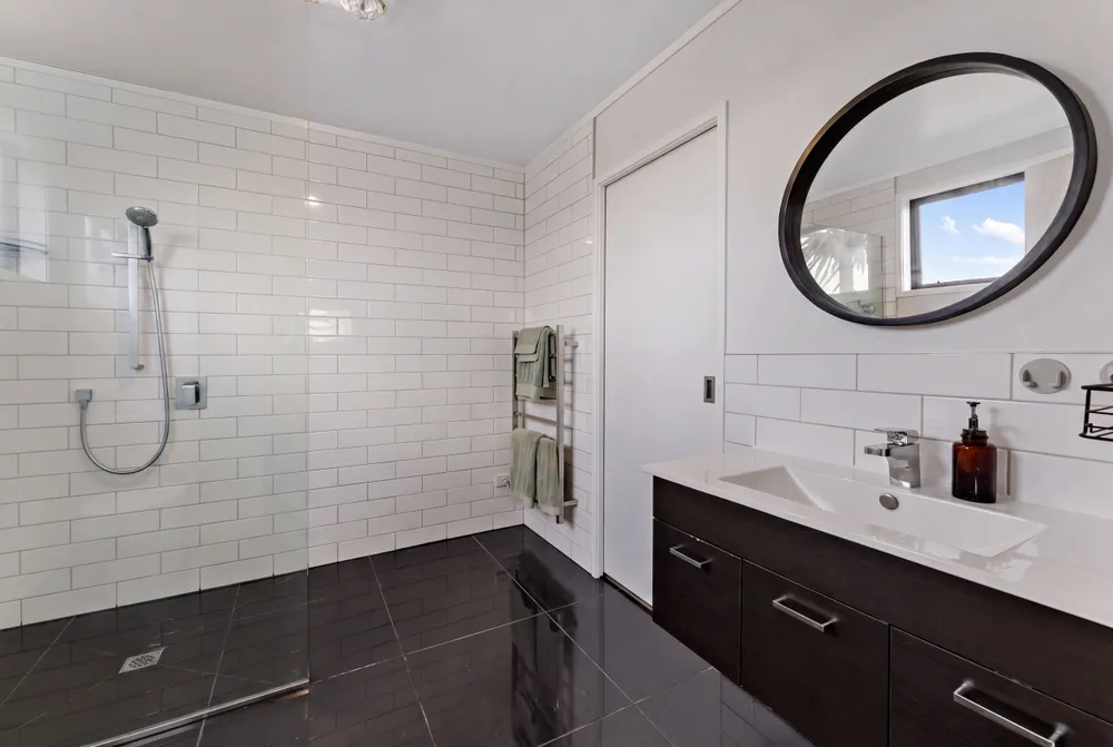 Photos of 95 Ruawai Road
