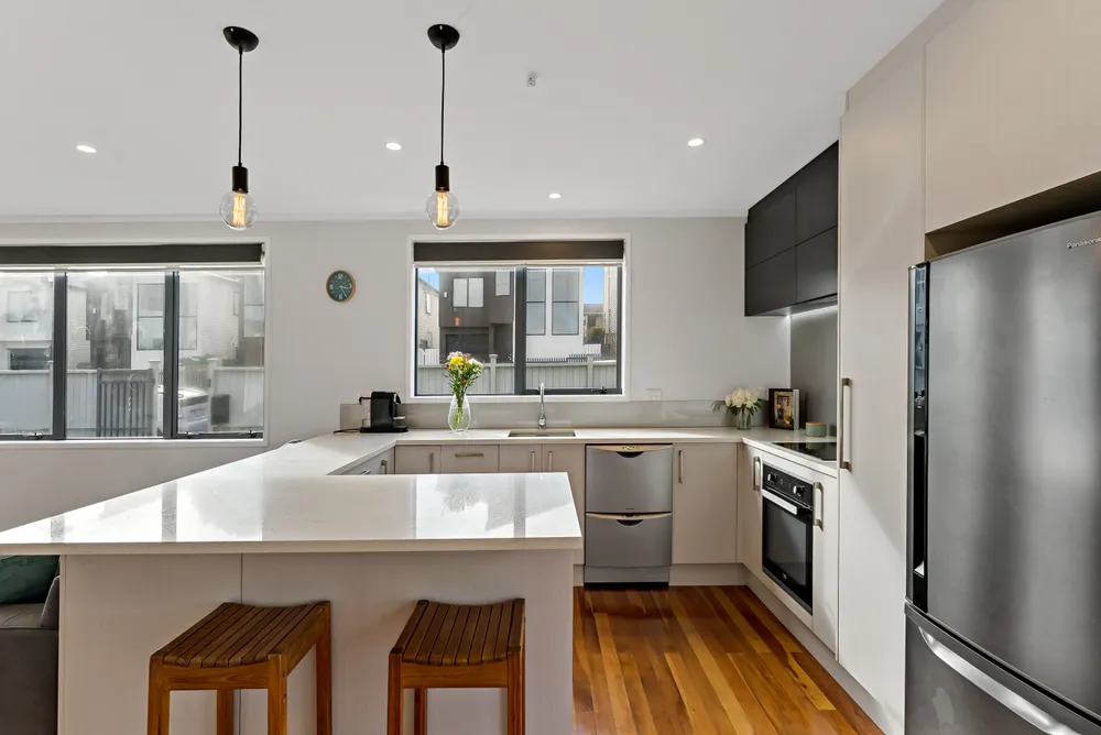 Photos of 95 Ruawai Road