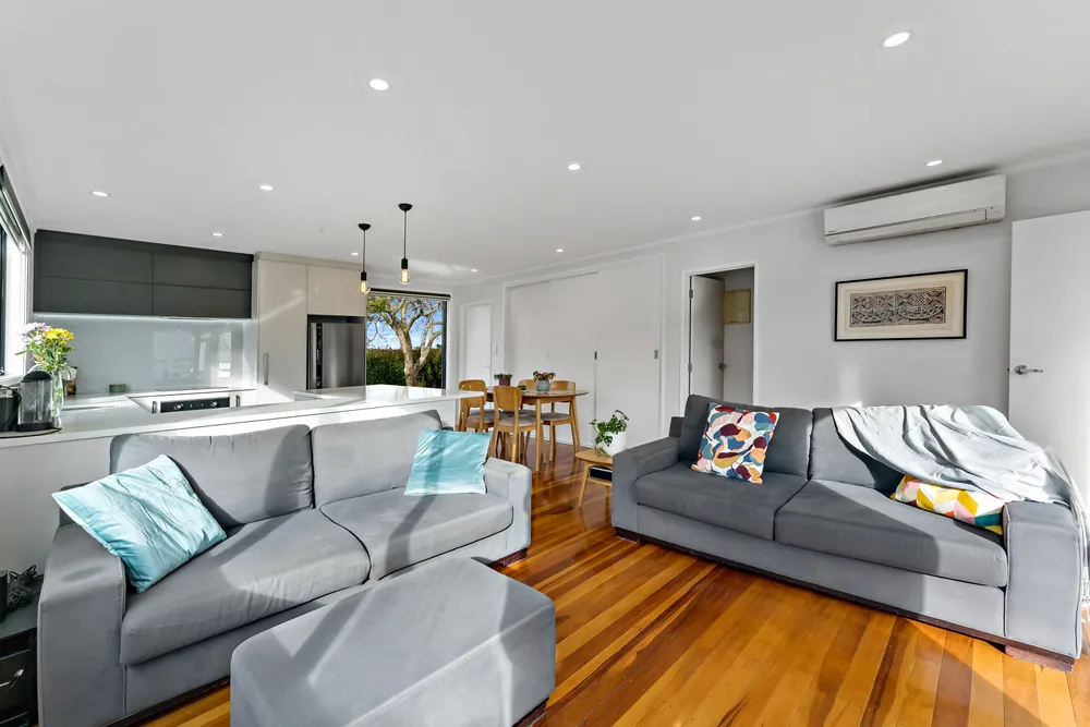 Photos of 95 Ruawai Road