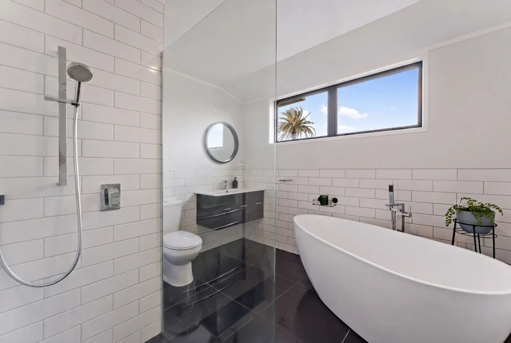 Photos of 95 Ruawai Road