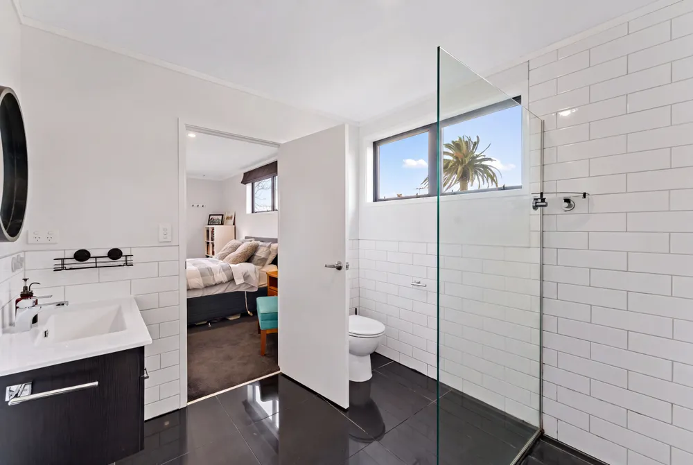 Photos of 95 Ruawai Road