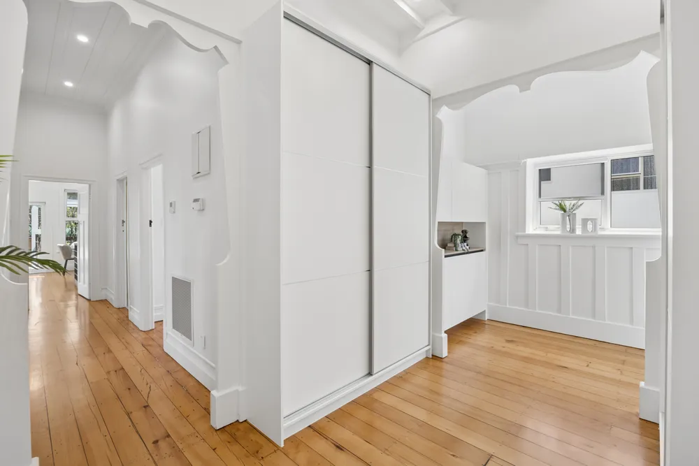 Photos of 24 Queen Mary Avenue