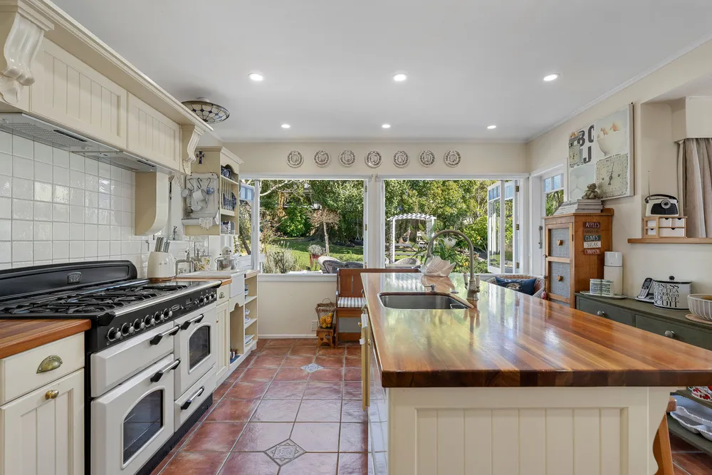 Photos of 24 Lyons Avenue