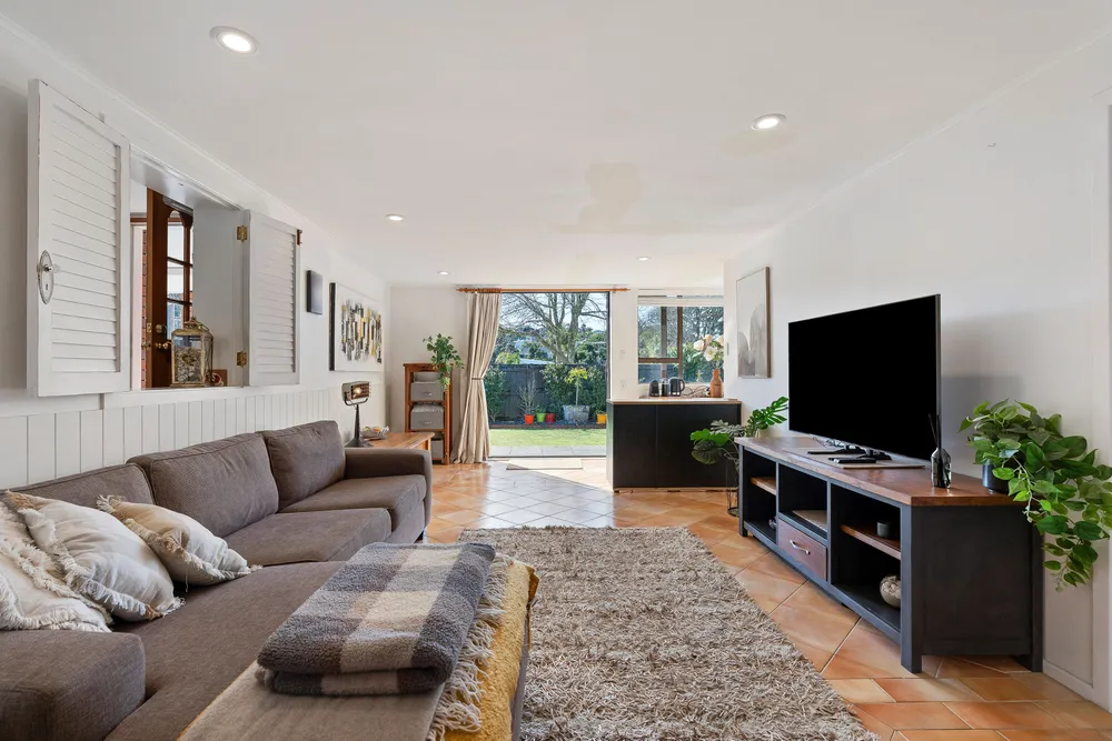 Photos of 24 Lyons Avenue