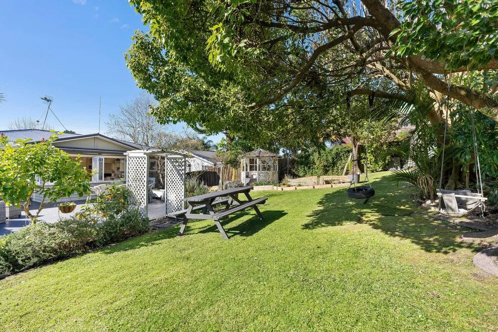 Photos of 24 Lyons Avenue