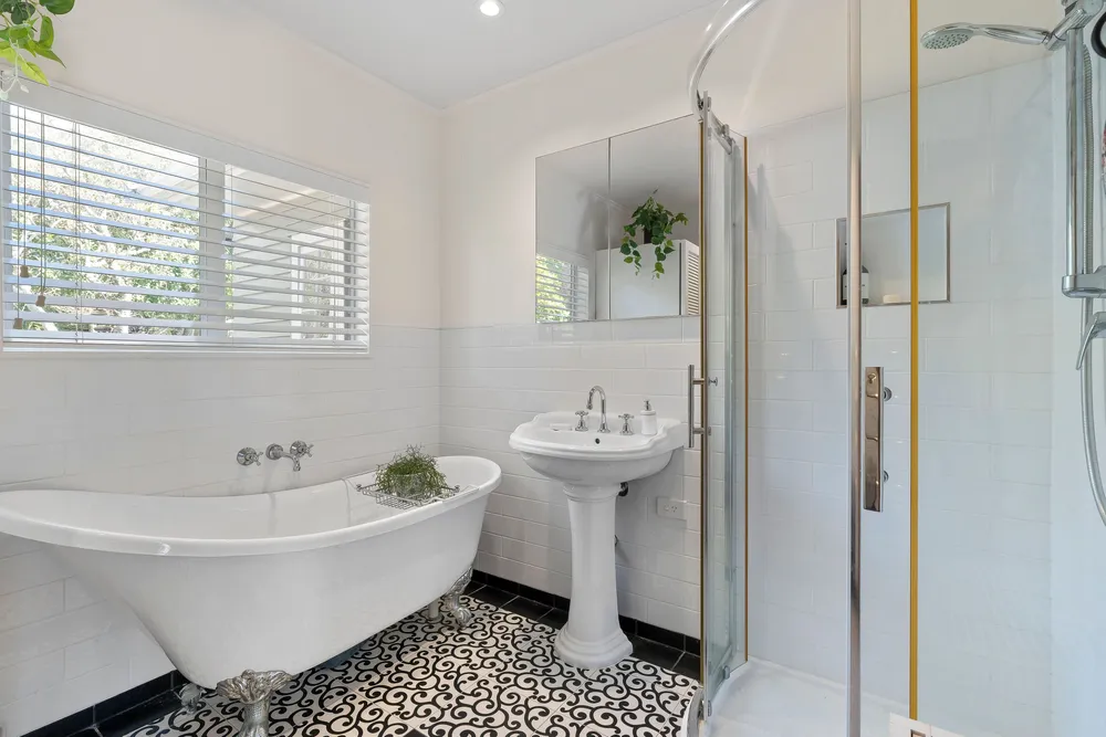 Photos of 24 Lyons Avenue
