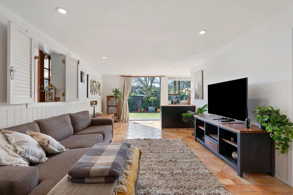 Photos of 24 Lyons Avenue