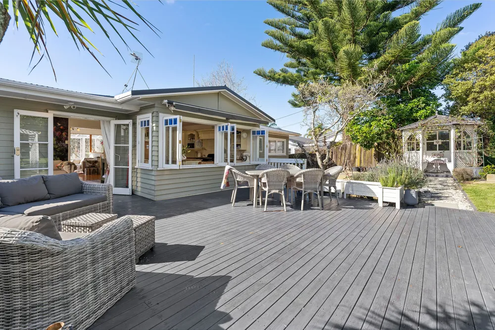 Photos of 24 Lyons Avenue