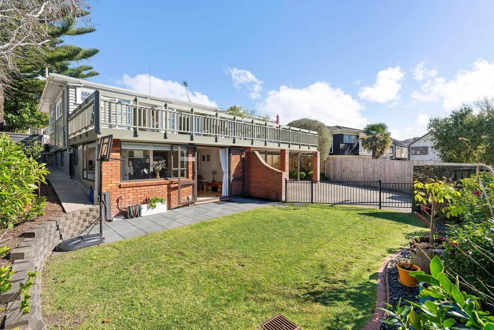 Photos of 24 Lyons Avenue