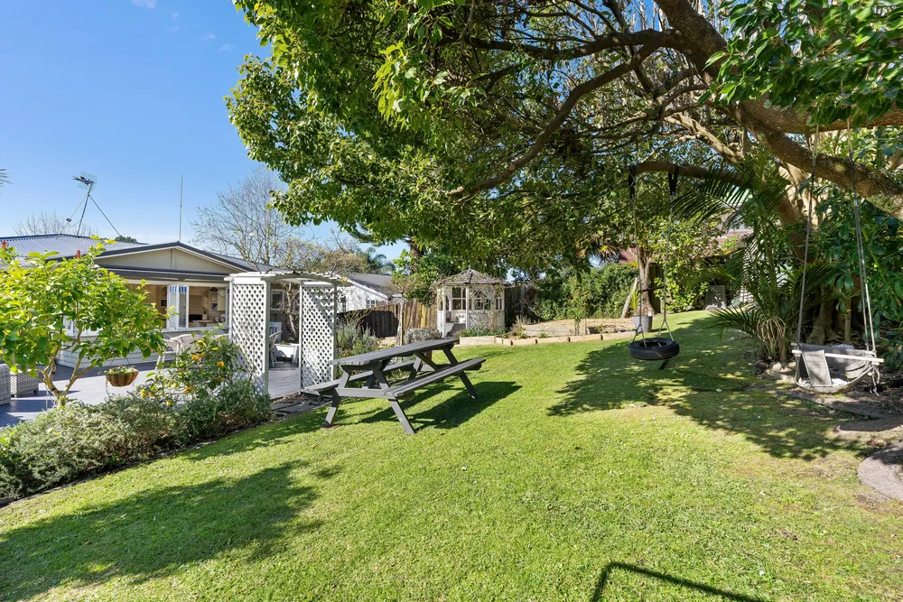 Photos of 24 Lyons Avenue
