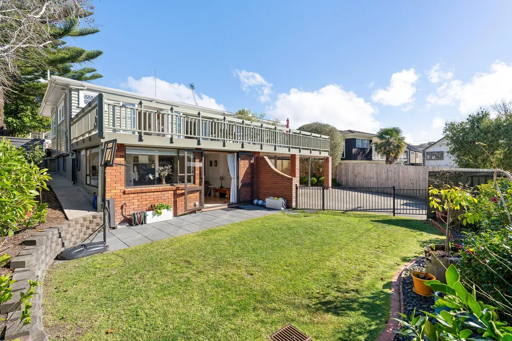 Photos of 24 Lyons Avenue