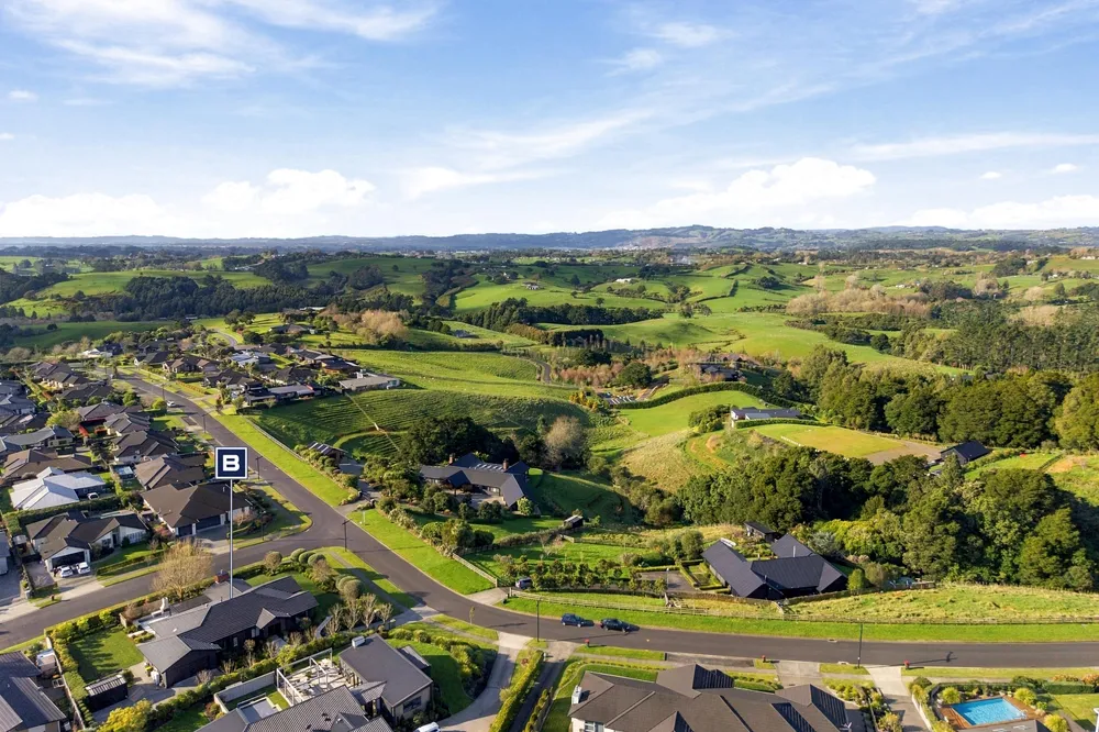 Photos of 32 William Andrew Road