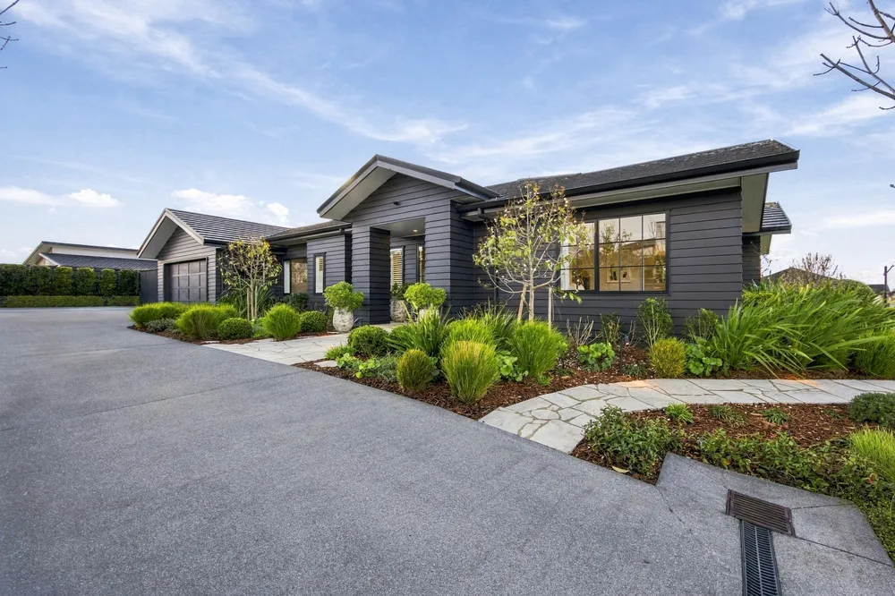 Photos of 32 William Andrew Road