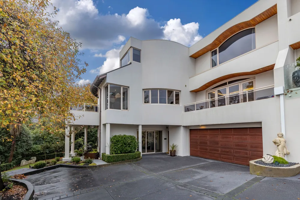 Photos of 32 Dyers Pass Road