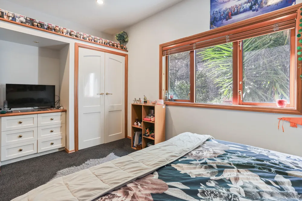 Photos of 32 Dyers Pass Road