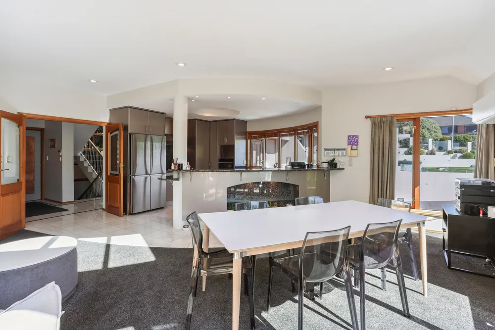 Photos of 32 Dyers Pass Road