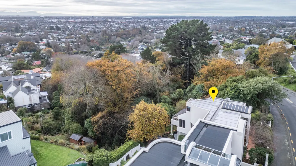 Photos of 32 Dyers Pass Road