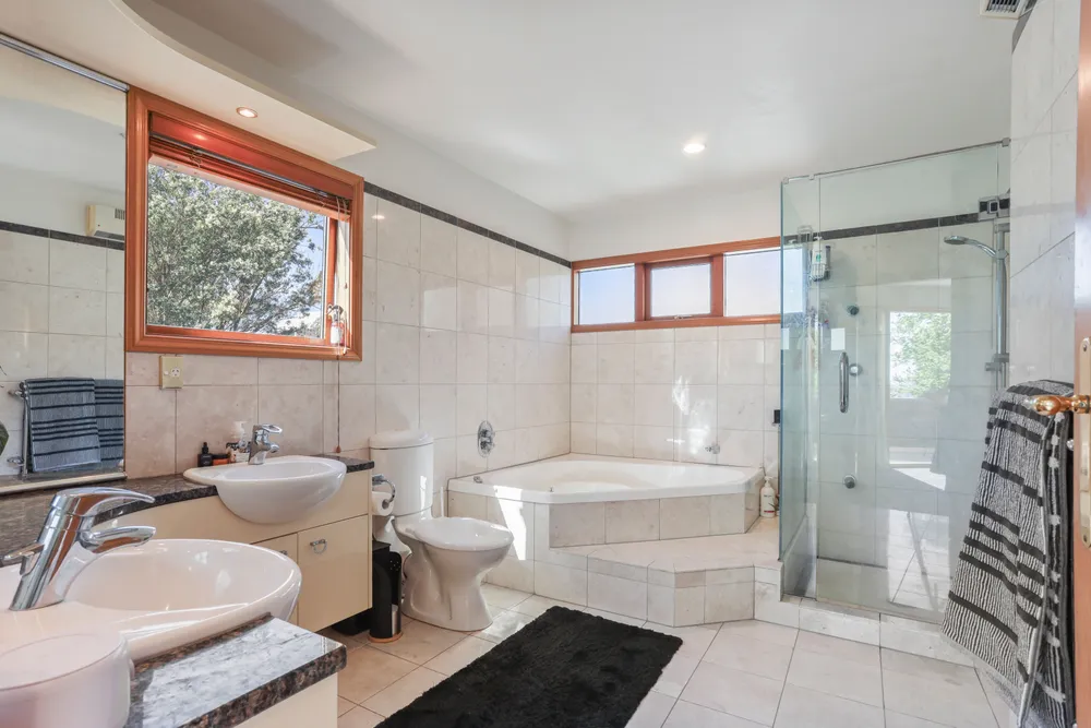 Photos of 32 Dyers Pass Road