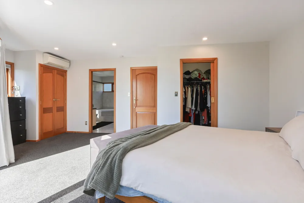 Photos of 32 Dyers Pass Road
