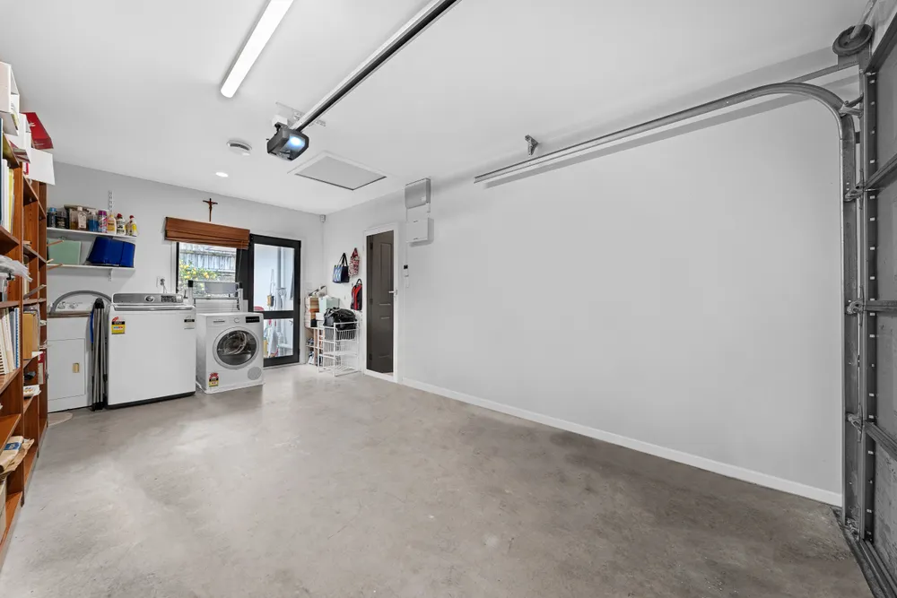 Photos of 1/19 Howe Street