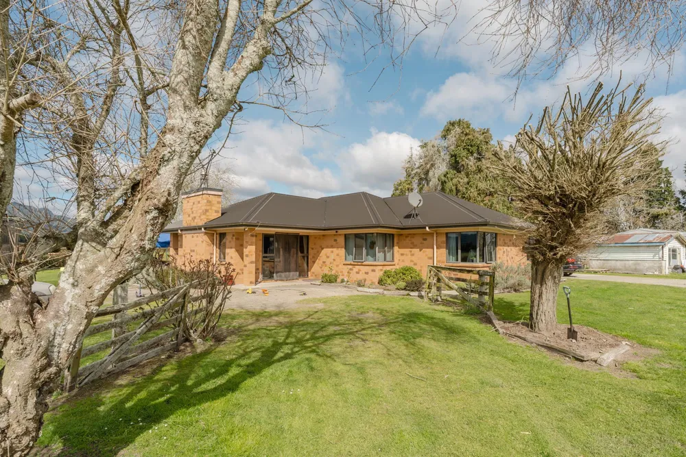 Photos of 60 Whirinaki Road