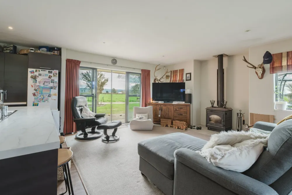 Photos of 60 Whirinaki Road