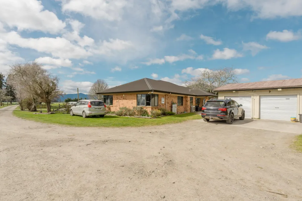 Photos of 60 Whirinaki Road