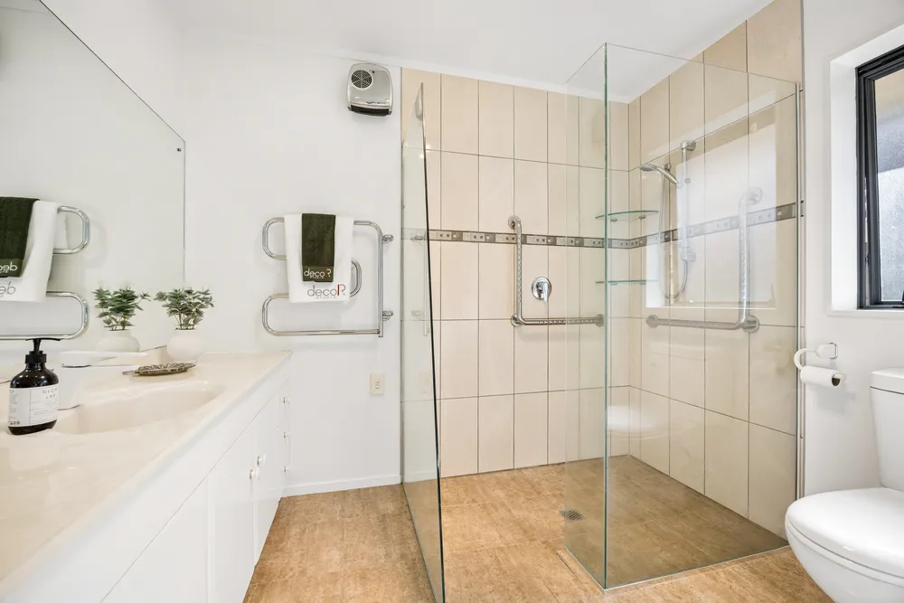 Photos of 134 New Windsor Road